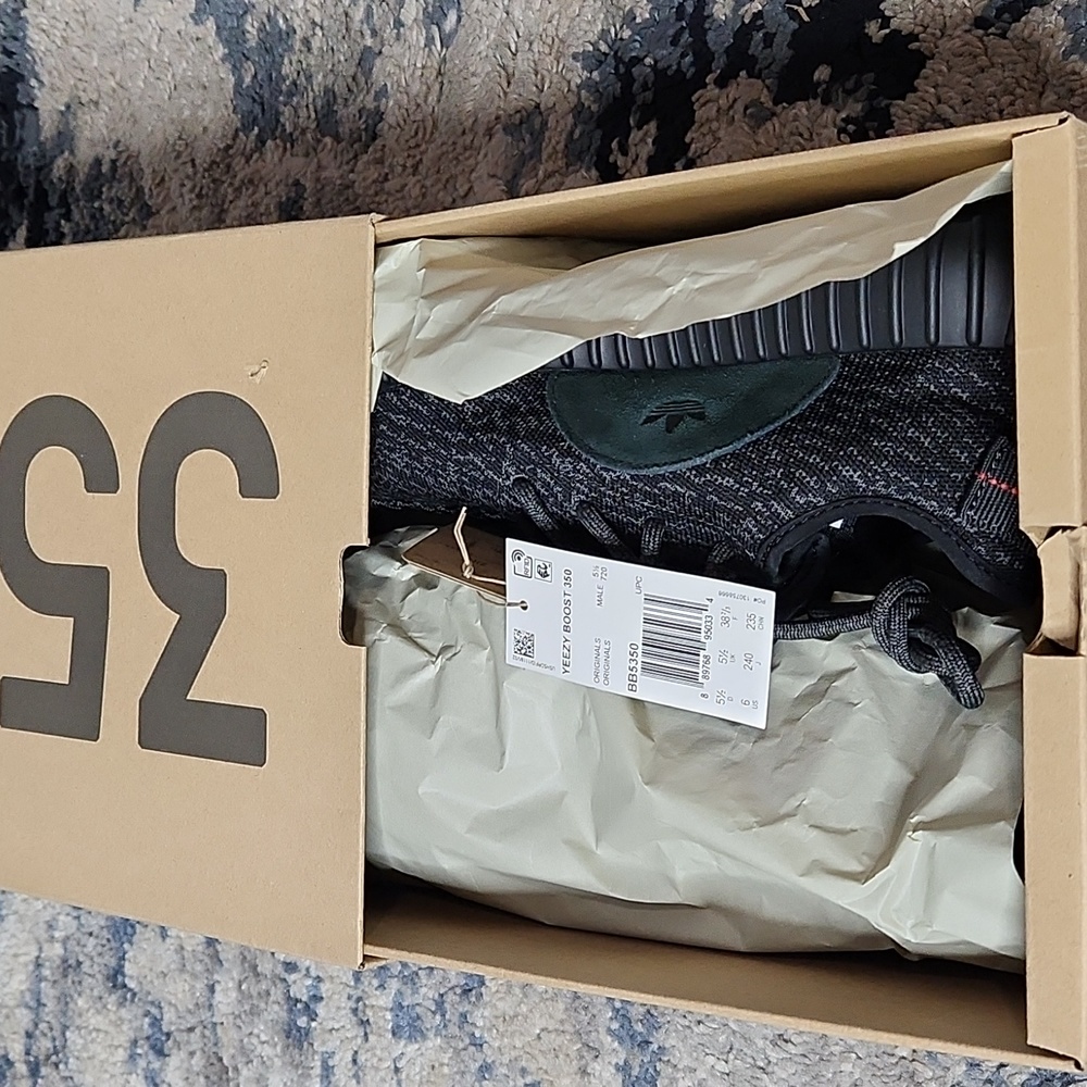 adidas Yeezy Boost 350Pirate Black (2016) - Picture 6 of 7